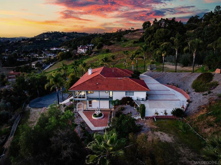 Entire Private 5-Bedroom Villa, Gated Yard, Nature, Grand View view 4