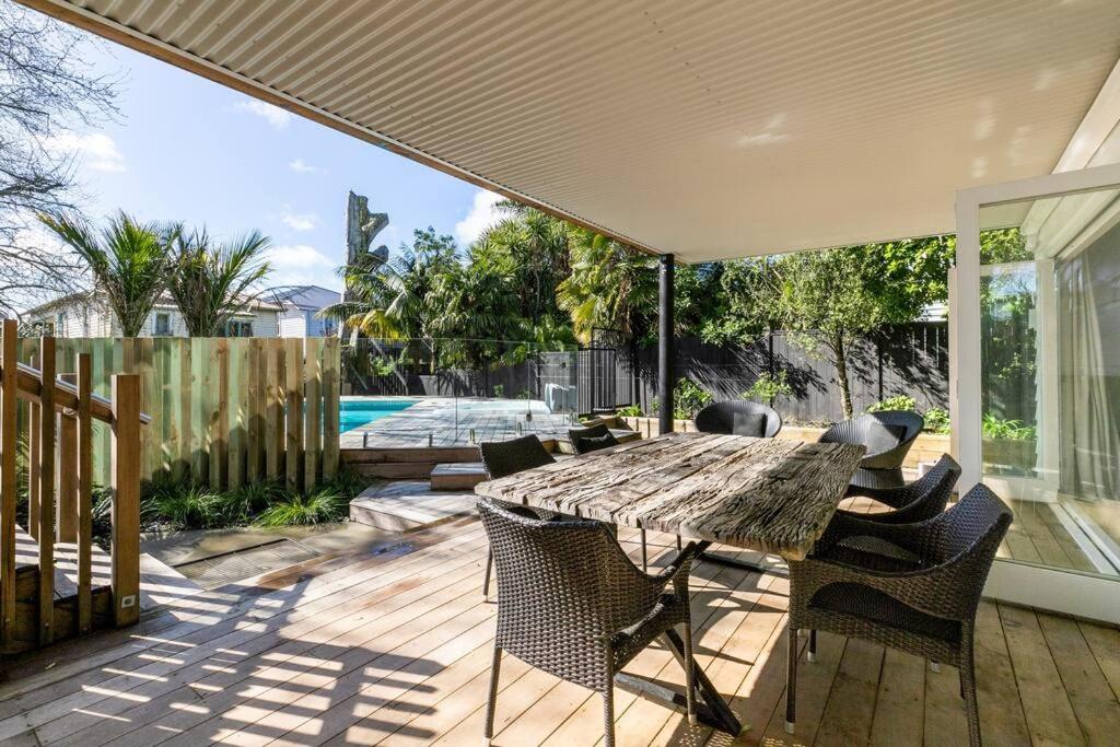 Poolside Cityscape photo 5