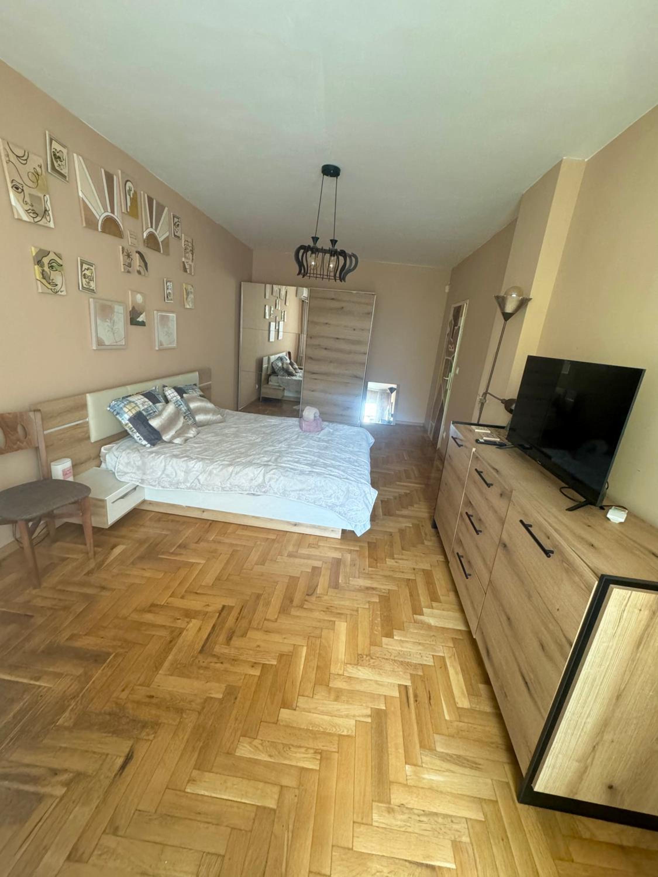 Spacious Apartment next to South Park Просторен Апартамент до Южен Парк Top Location view 4