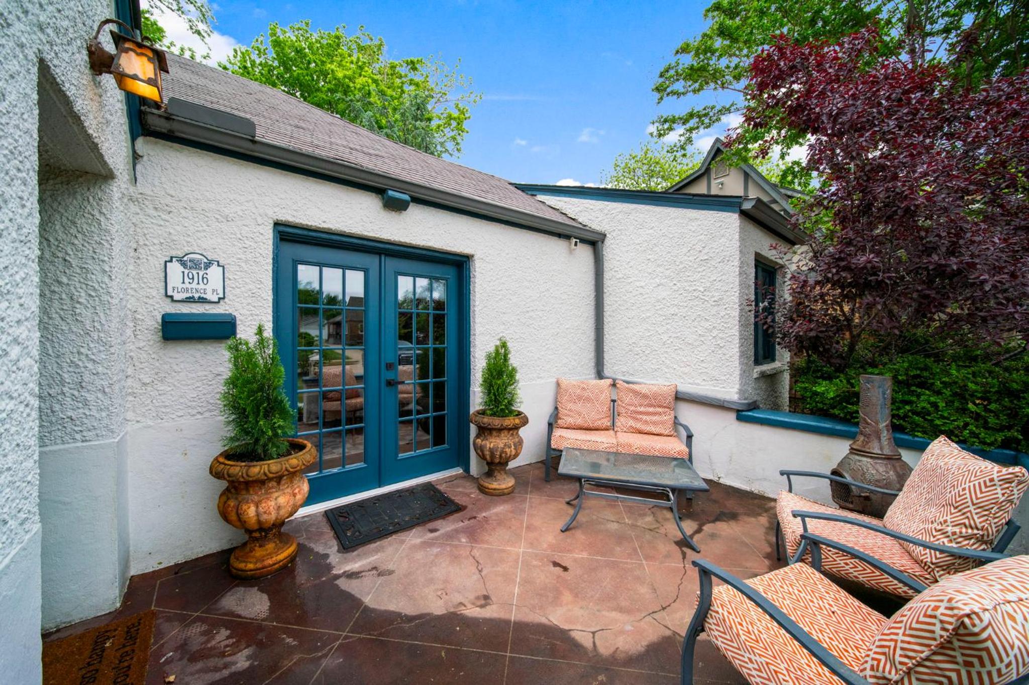 Ivy Cottage w hot tub by HVNLYhomes view 5