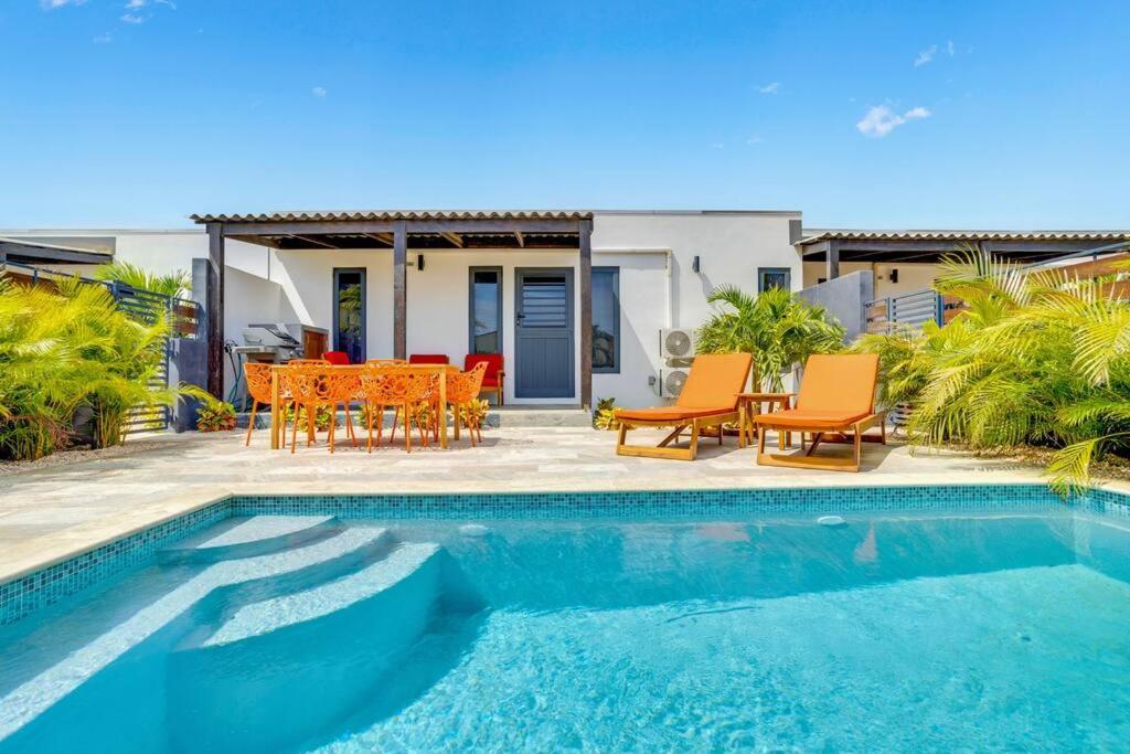 FourVillas with Private Magnesium Pool 3 min to the Beach & Dive Rinse Tank
