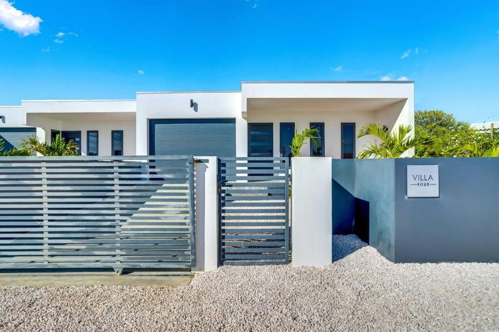 FourVillas with Private Magnesium Pool 3 min to the Beach & Dive Rinse Tank
