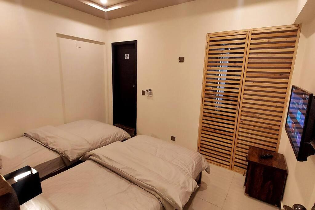 DHA Flat near beach view 4