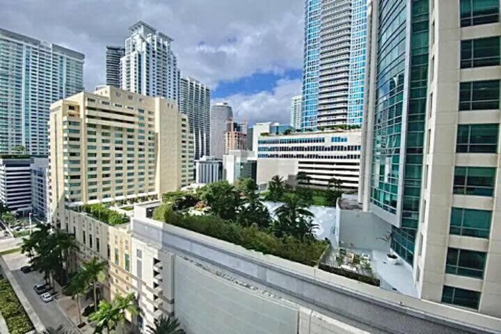 Beautiful 1 BR Apartment with Modern Amenities