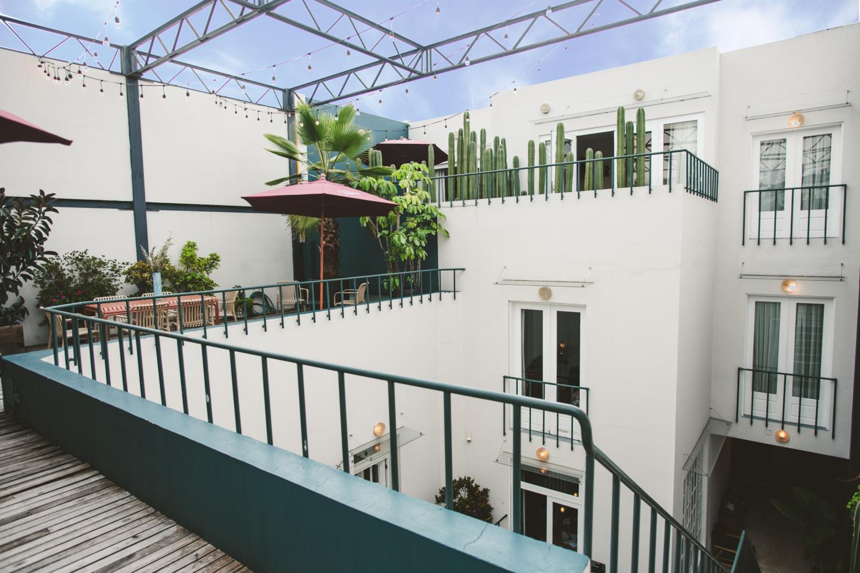 Stylish Colonial Stay in Roma Norte W Rooftop 8BR — Mexico City