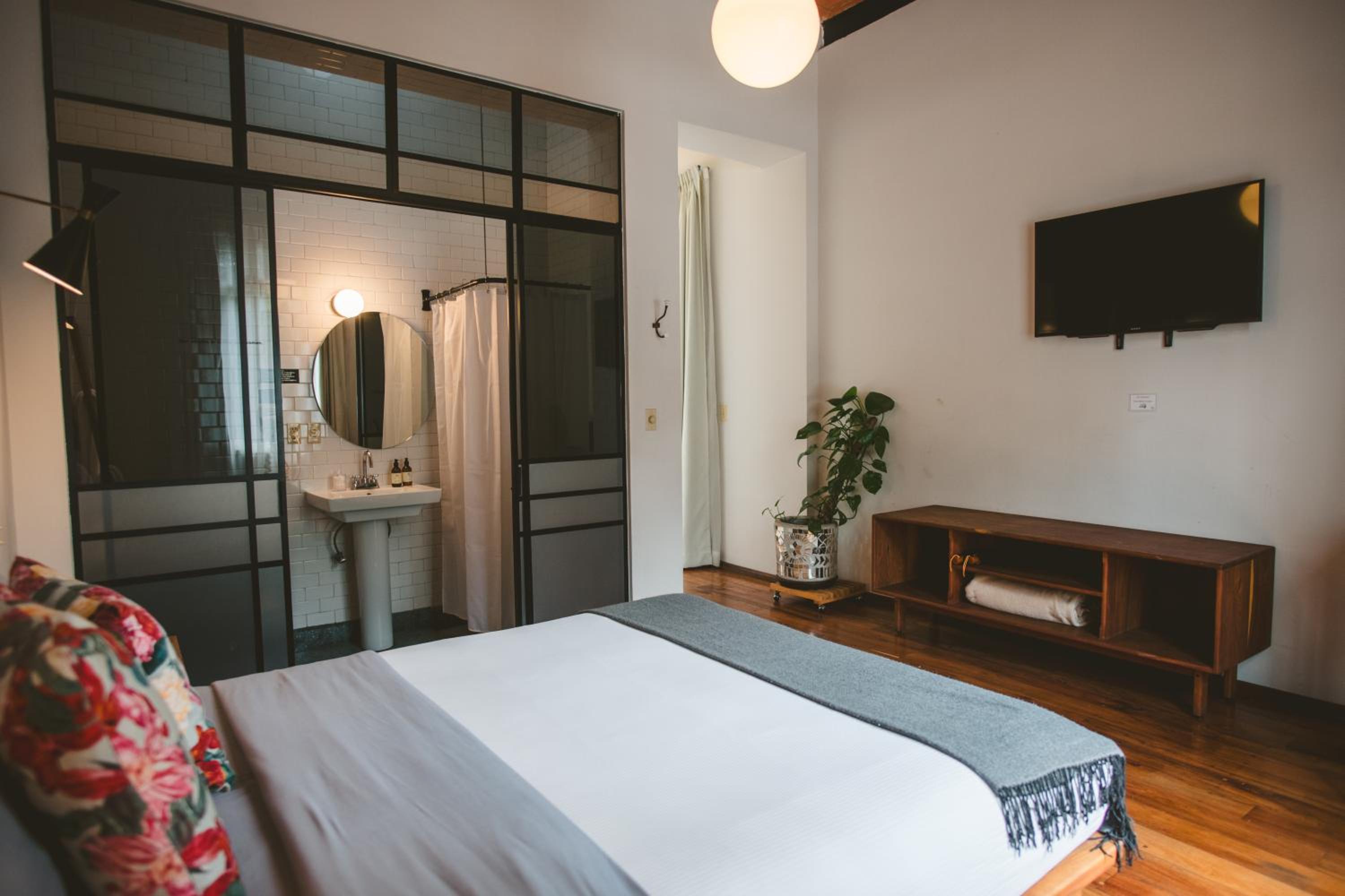 Stylish Colonial Stay in Roma Norte W Rooftop 8BR photo 5