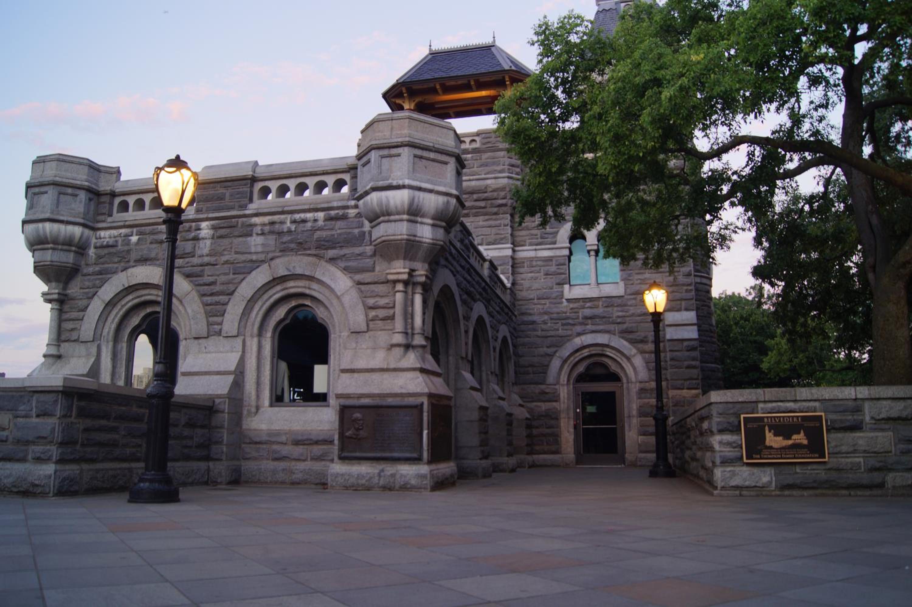 Macaw Guest House - Image 1