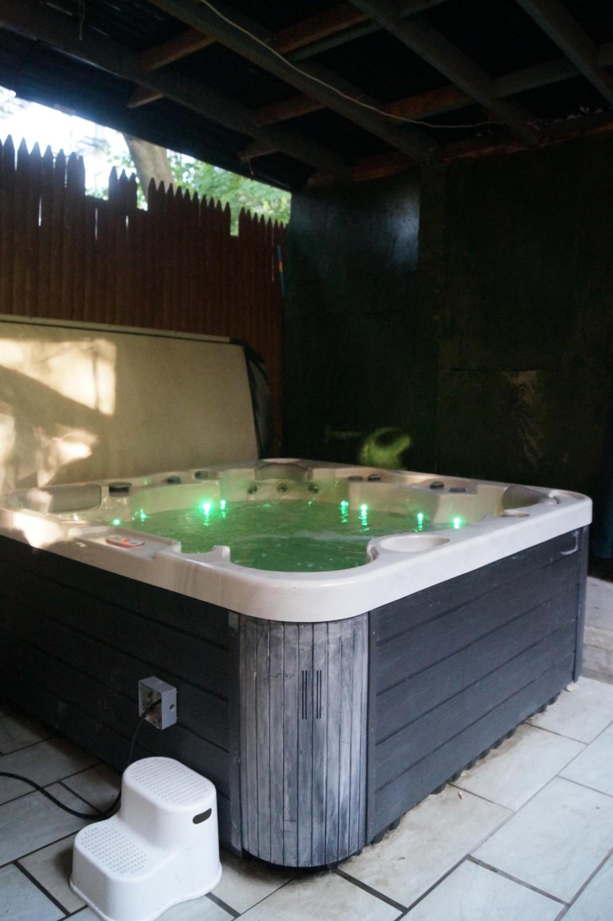 Macaw Guest House