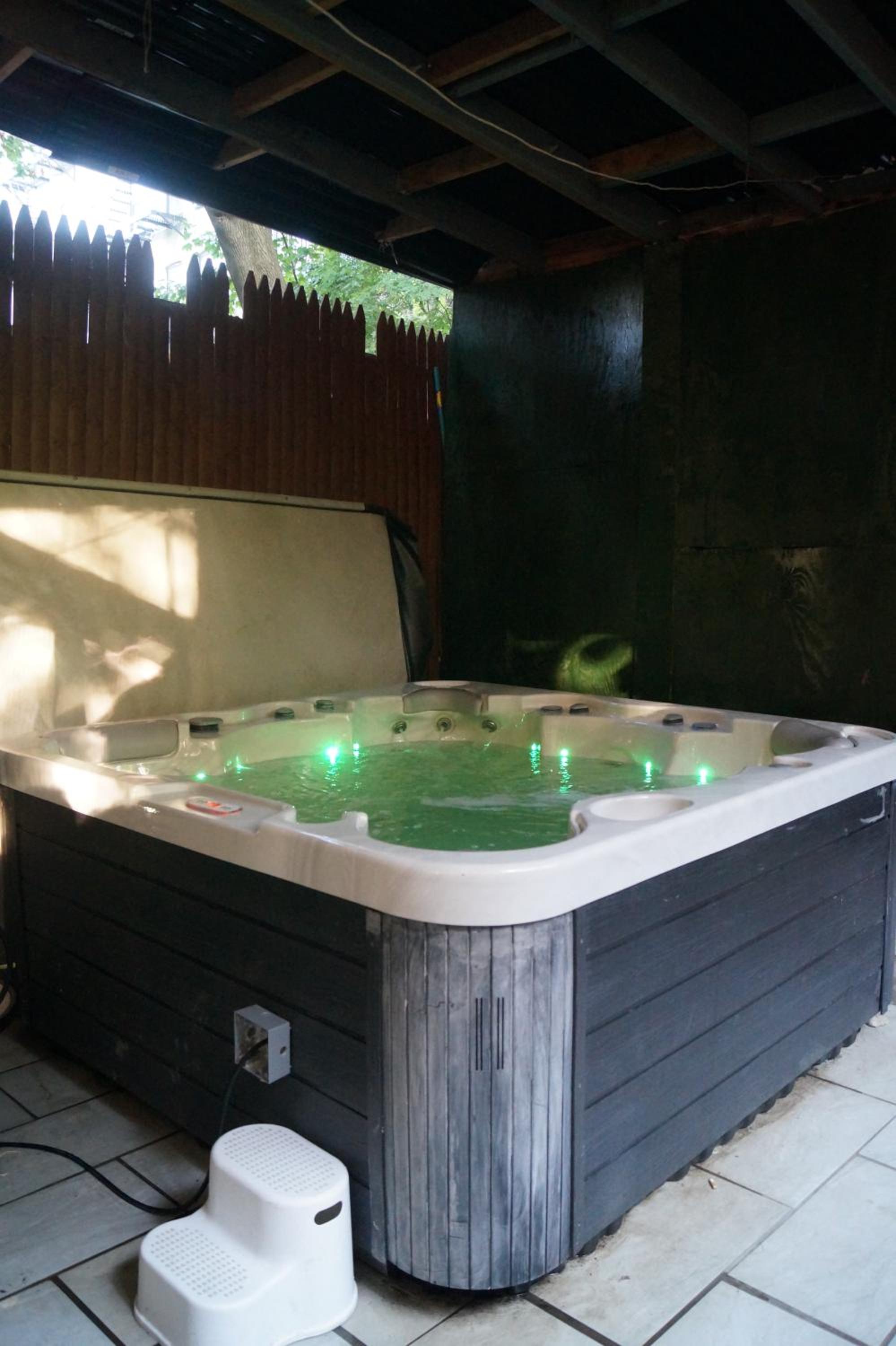 Macaw Guest House