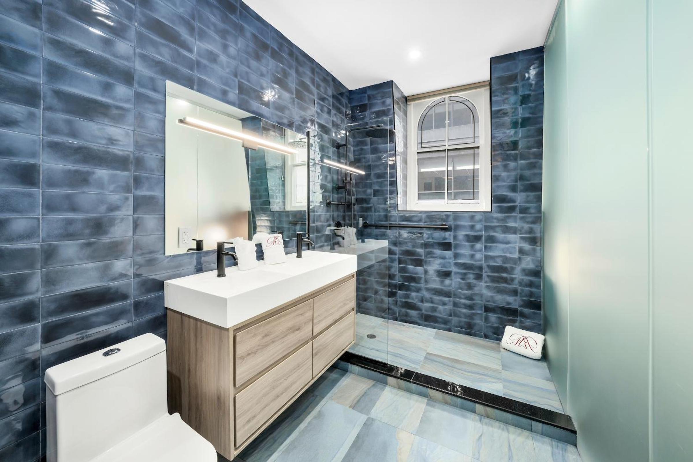 Landmarked NYC Townhome - Sleeps 10 -Group-Friendly photo 5