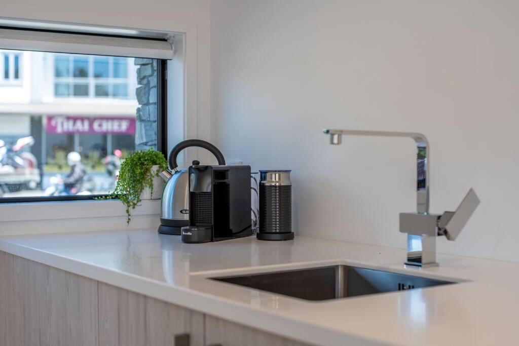 Brand New Opposite Hagley Park Close CBD Hospital view 4