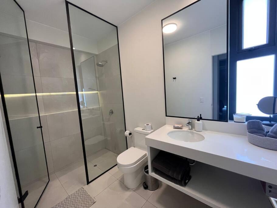 Aldea 2BR TVs, KamadoBBQ for 6, Gym,Pool and Cowork view 3