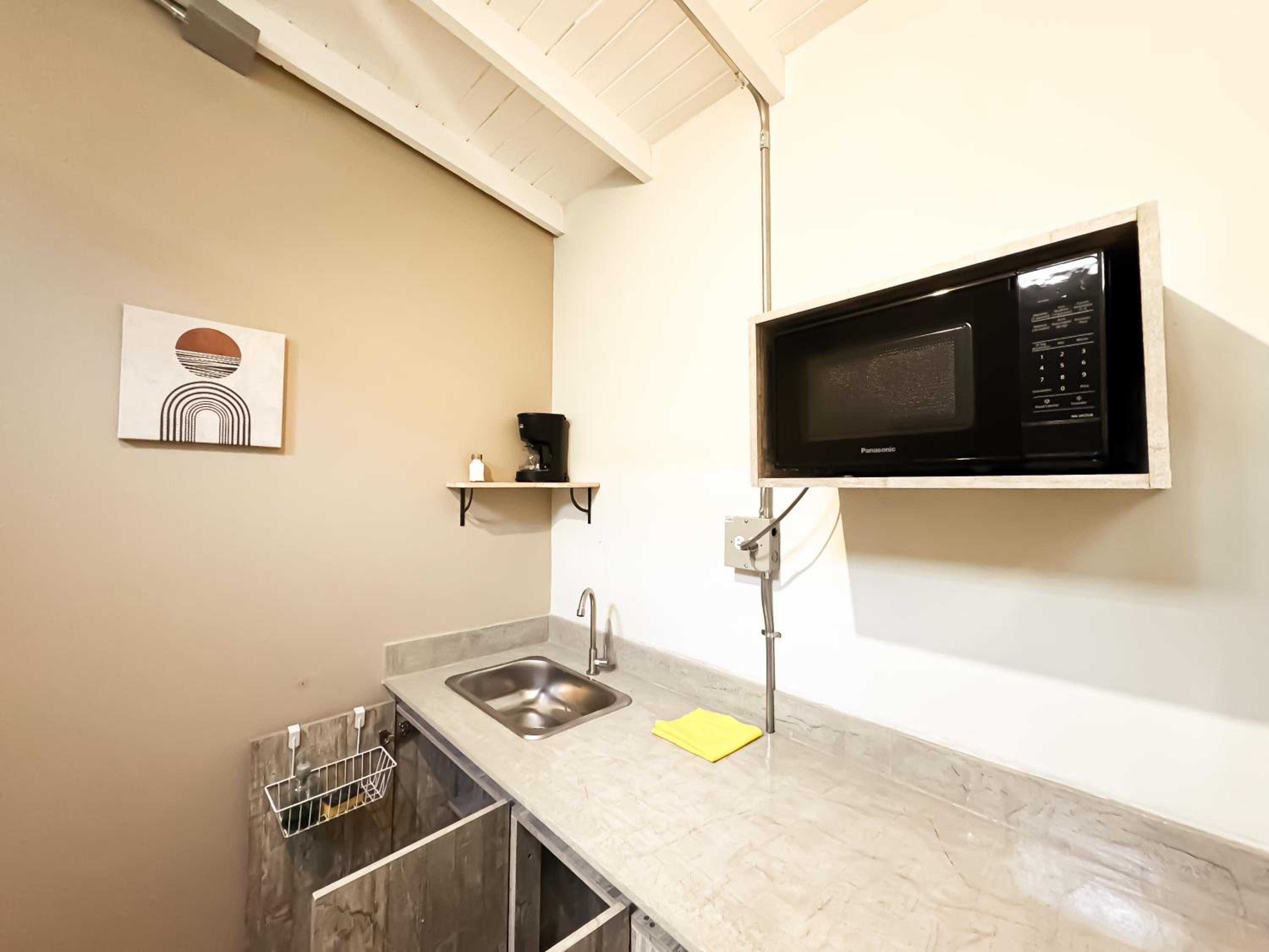 Affordable accommodation, good location! LAU5