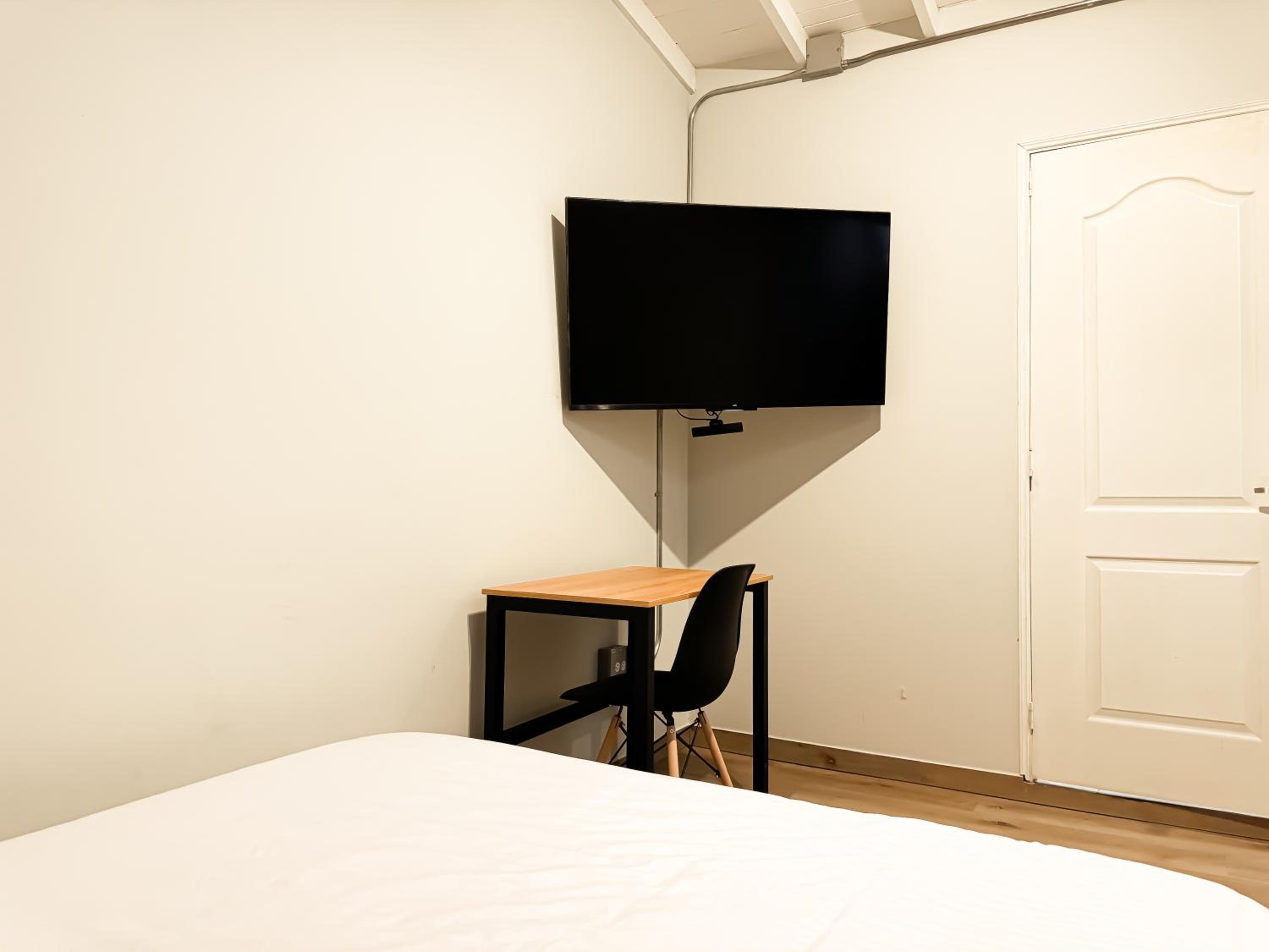 Affordable accommodation, good location! LAU5