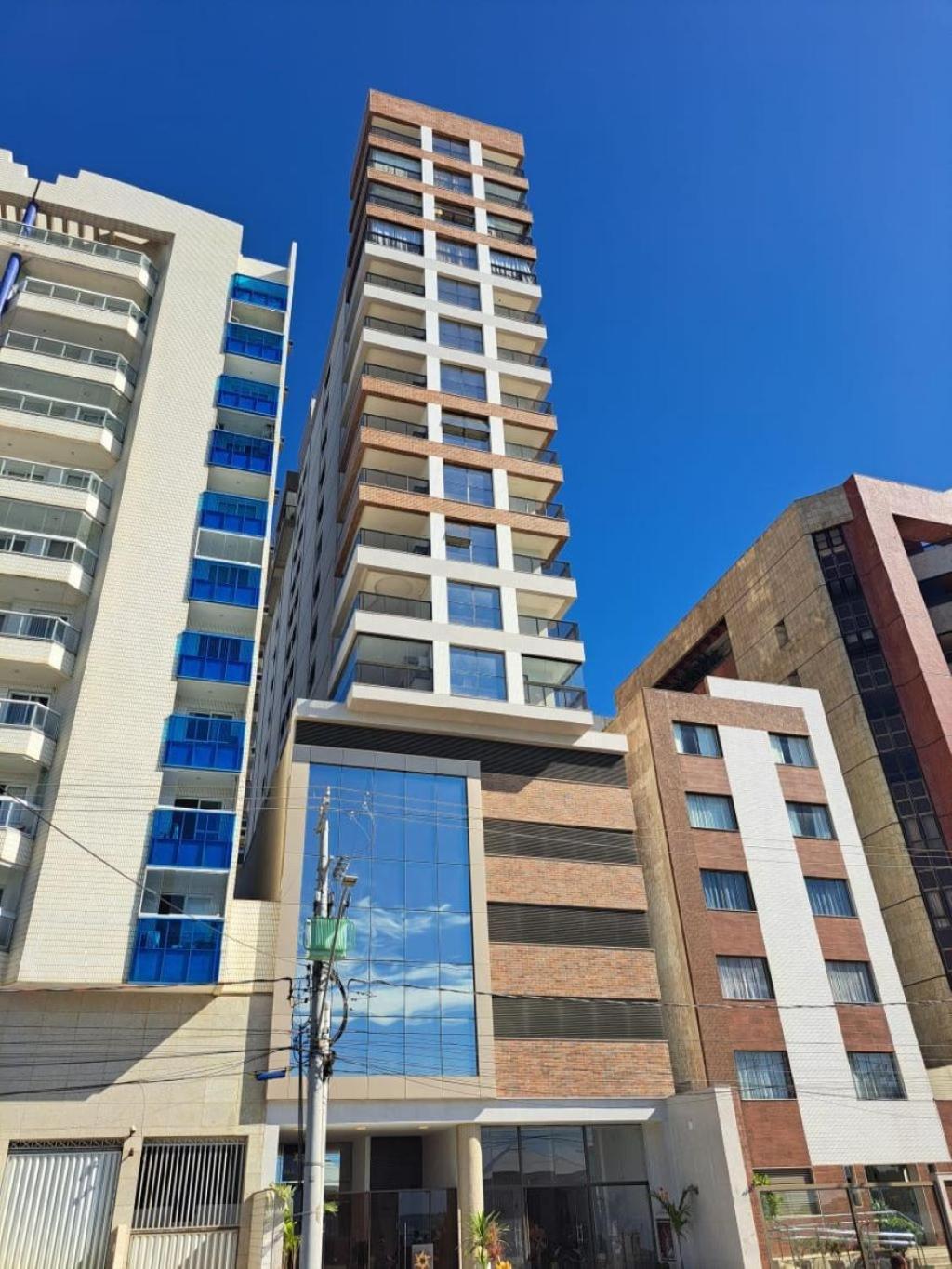 Aconchegante APARTAMENTO - Praia do Morro- Beira Mar com vista para o mar - 2 quartos , 2 banheiros, 2 vagas garagem, 1 varandas, 2 elevadores, Wi-Fi - bem
