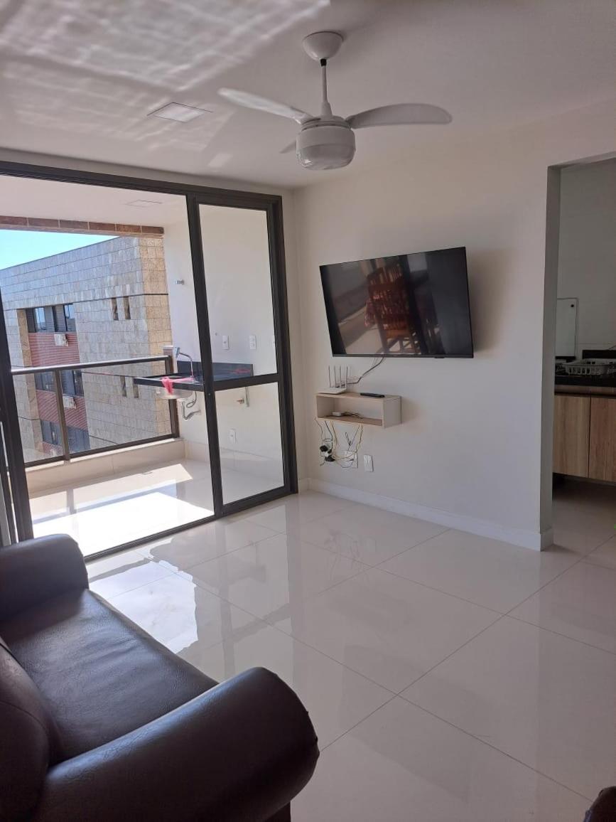 Aconchegante APARTAMENTO - Praia do Morro- Beira Mar com vista para o mar - 2 quartos , 2 banheiros, 2 vagas garagem, 1 varandas, 2 elevadores, Wi-Fi - bem