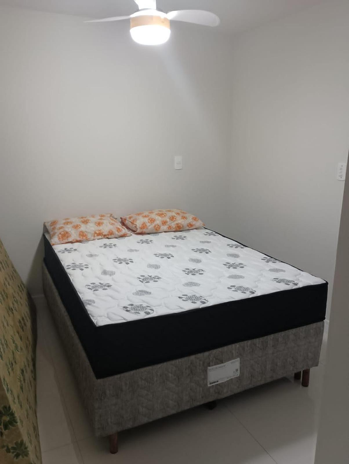 Aconchegante APARTAMENTO - Praia do Morro- Beira Mar com vista para o mar - 2 quartos , 2 banheiros, 2 vagas garagem, 1 varandas, 2 elevadores, Wi-Fi - bem