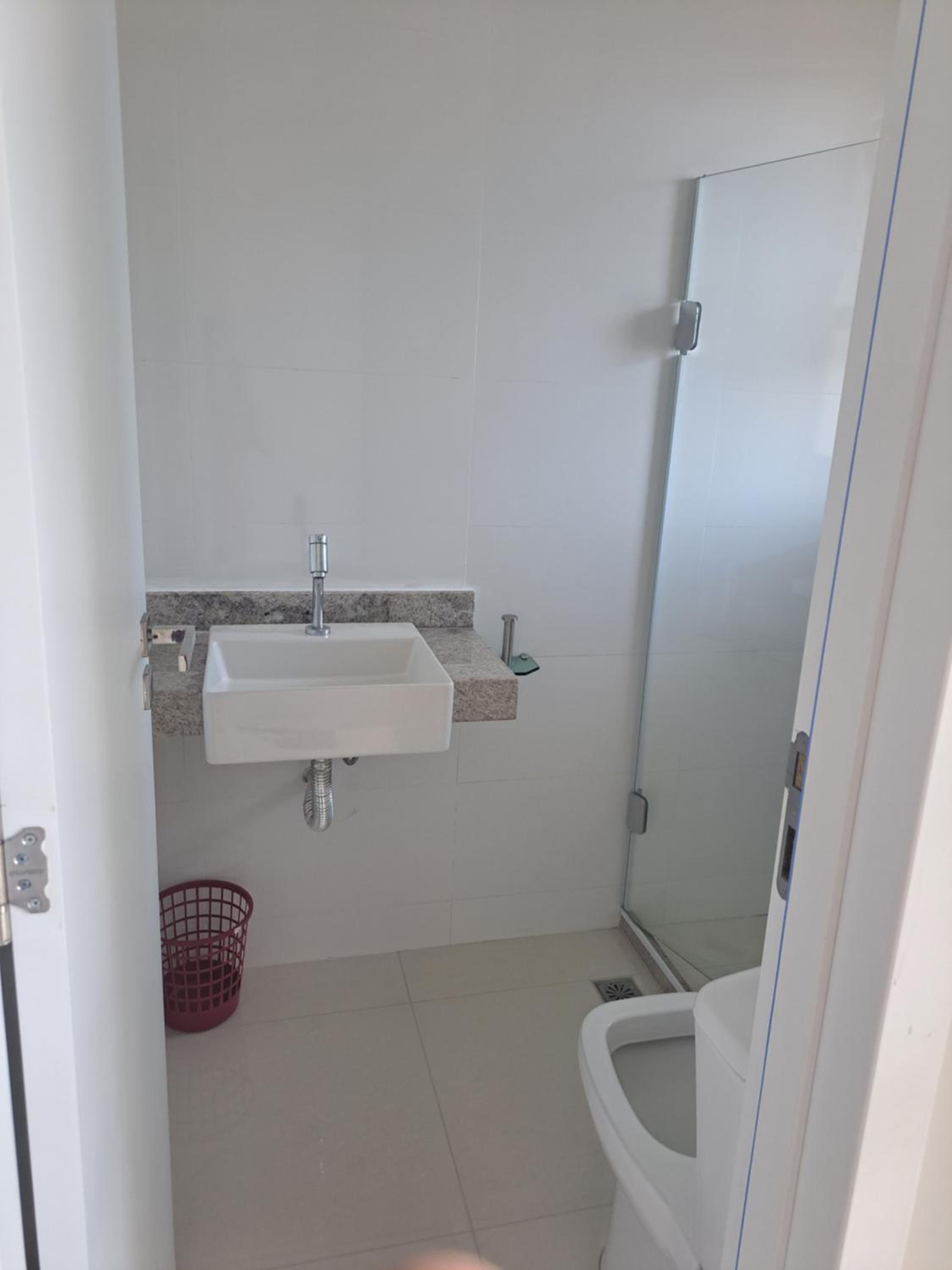 Aconchegante APARTAMENTO - Praia do Morro- Beira Mar com vista para o mar - 2 quartos , 2 banheiros, 2 vagas garagem, 1 varandas, 2 elevadores, Wi-Fi - bem