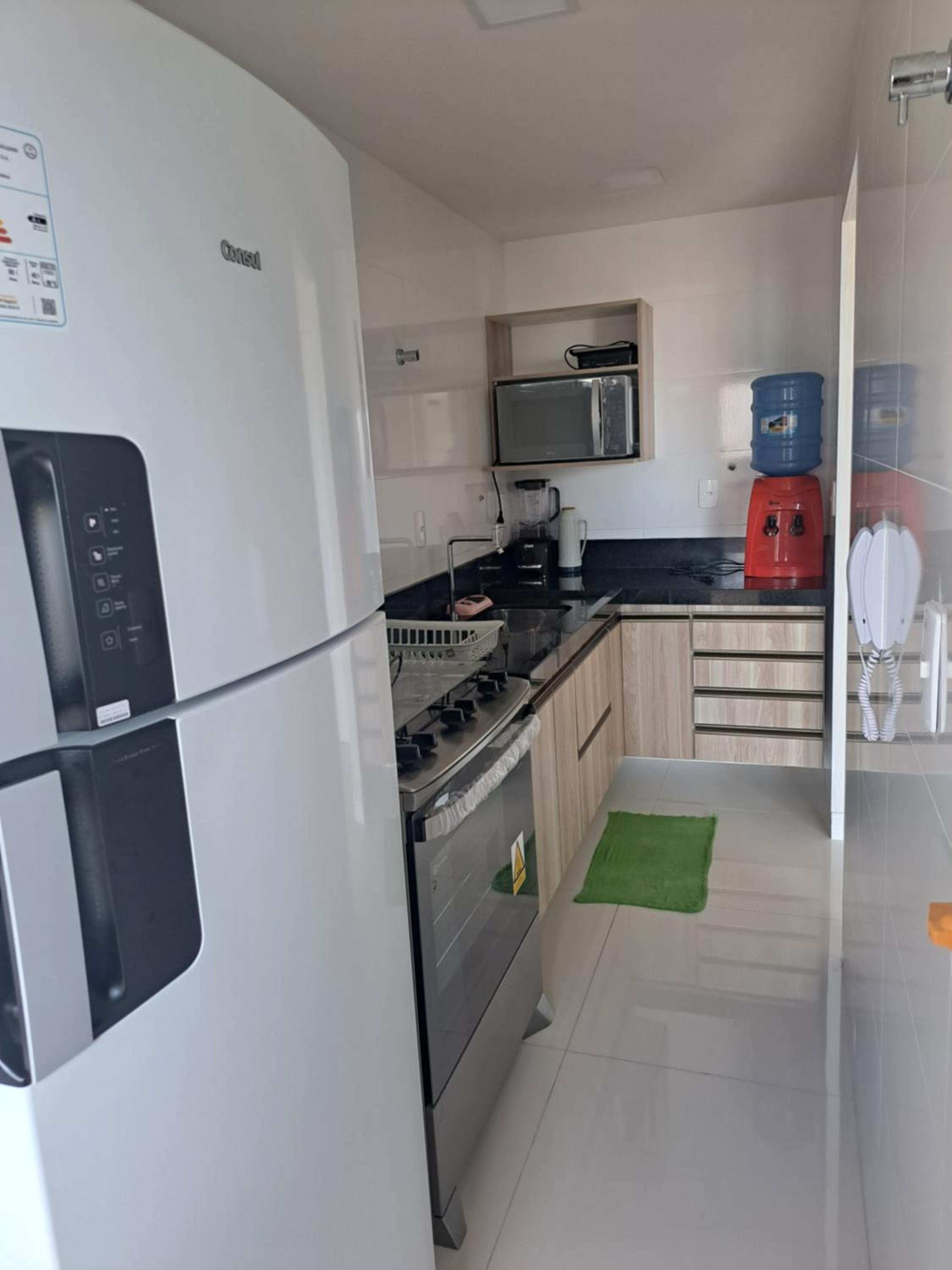 Aconchegante APARTAMENTO - Praia do Morro- Beira Mar com vista para o mar - 2 quartos , 2 banheiros, 2 vagas garagem, 1 varandas, 2 elevadores, Wi-Fi - bem
