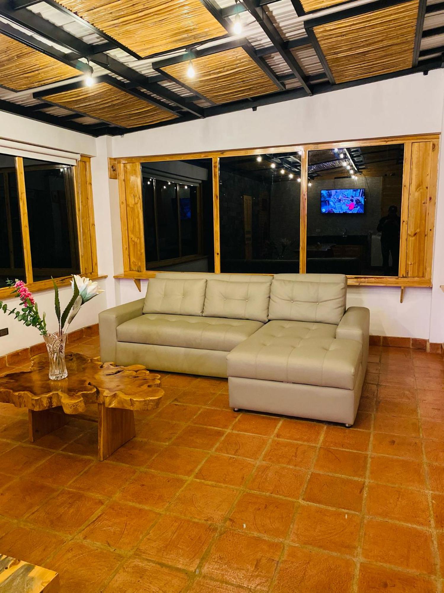 Cabaña Romántica con Chimenea 10 min Basílica