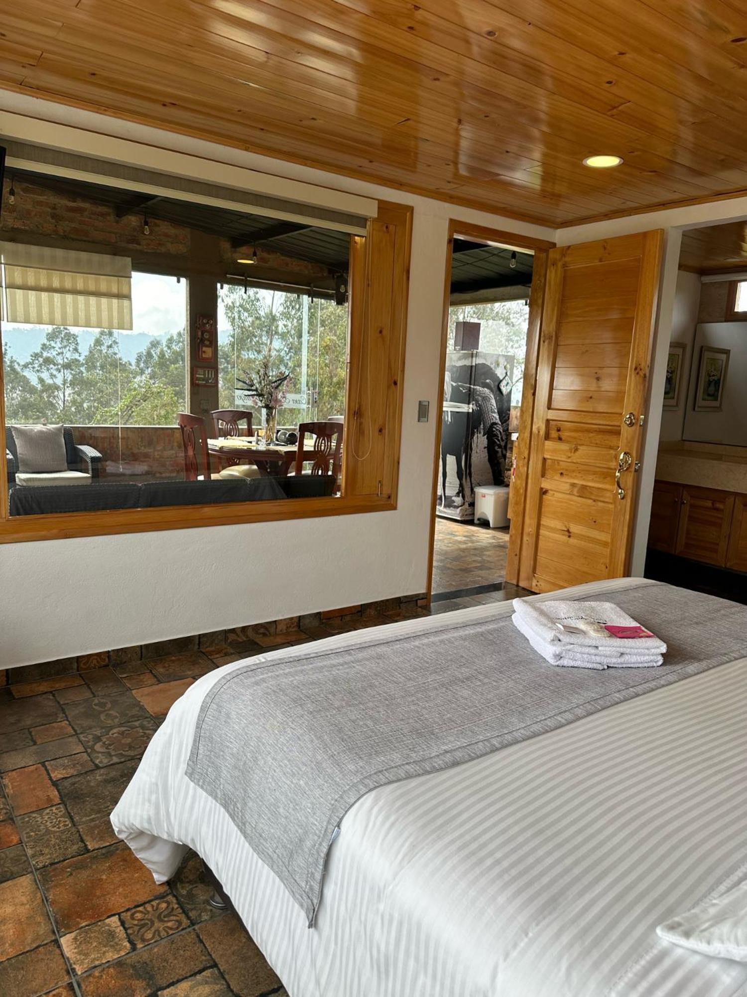 Romántica Cabaña con vista a la ciudad, 10 min del Centro