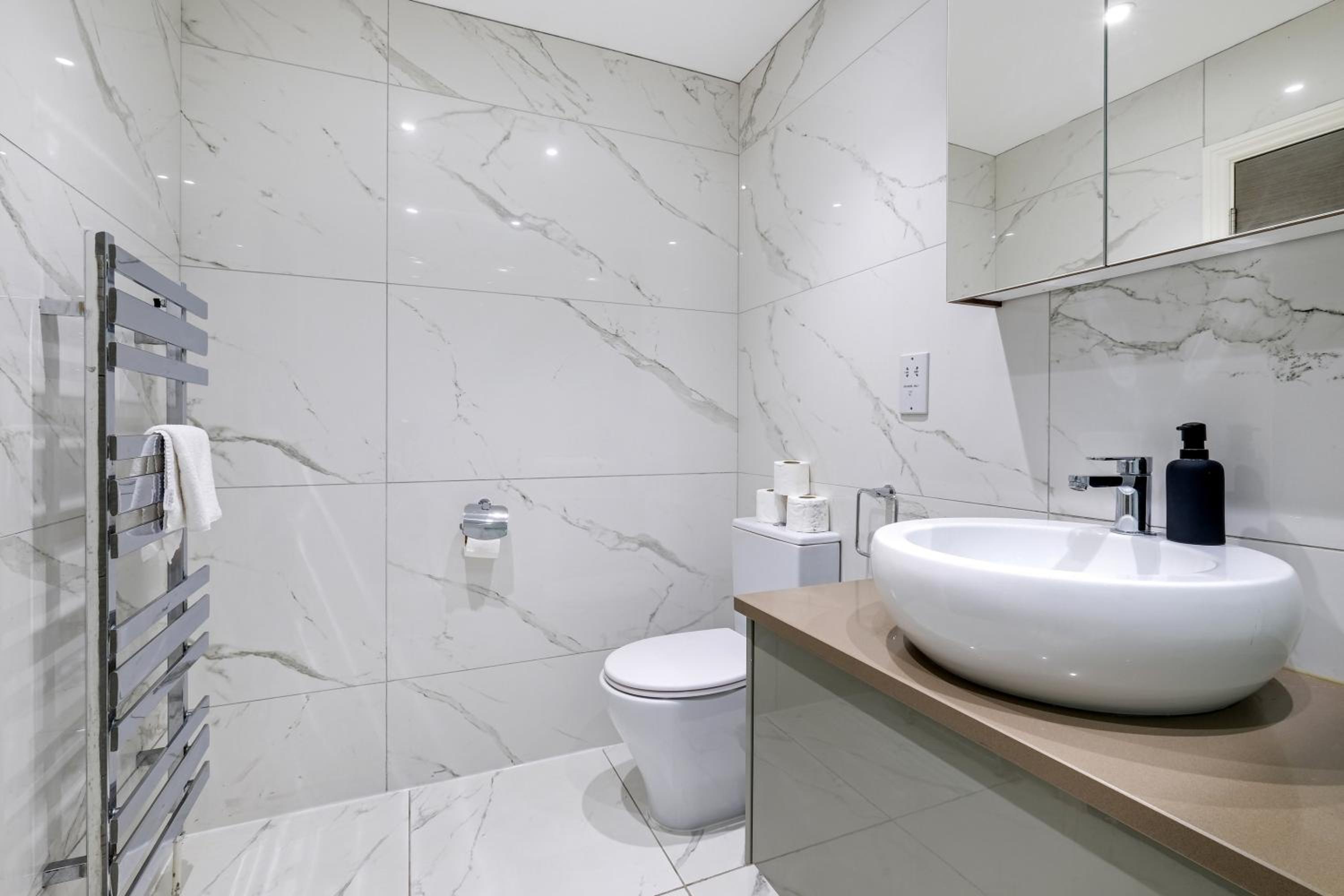 Elegant 3-Bedroom Apartment Near Tube Station - 360 Stays
