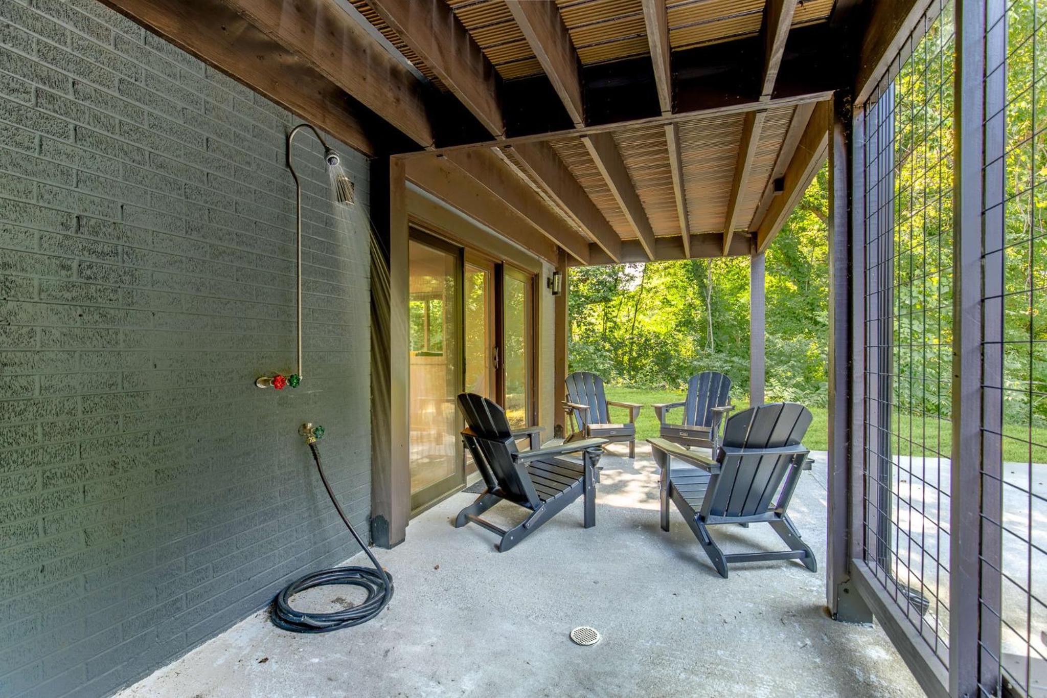 Stay & Play 18 Guest Family Fun - Pickleball Court view 3