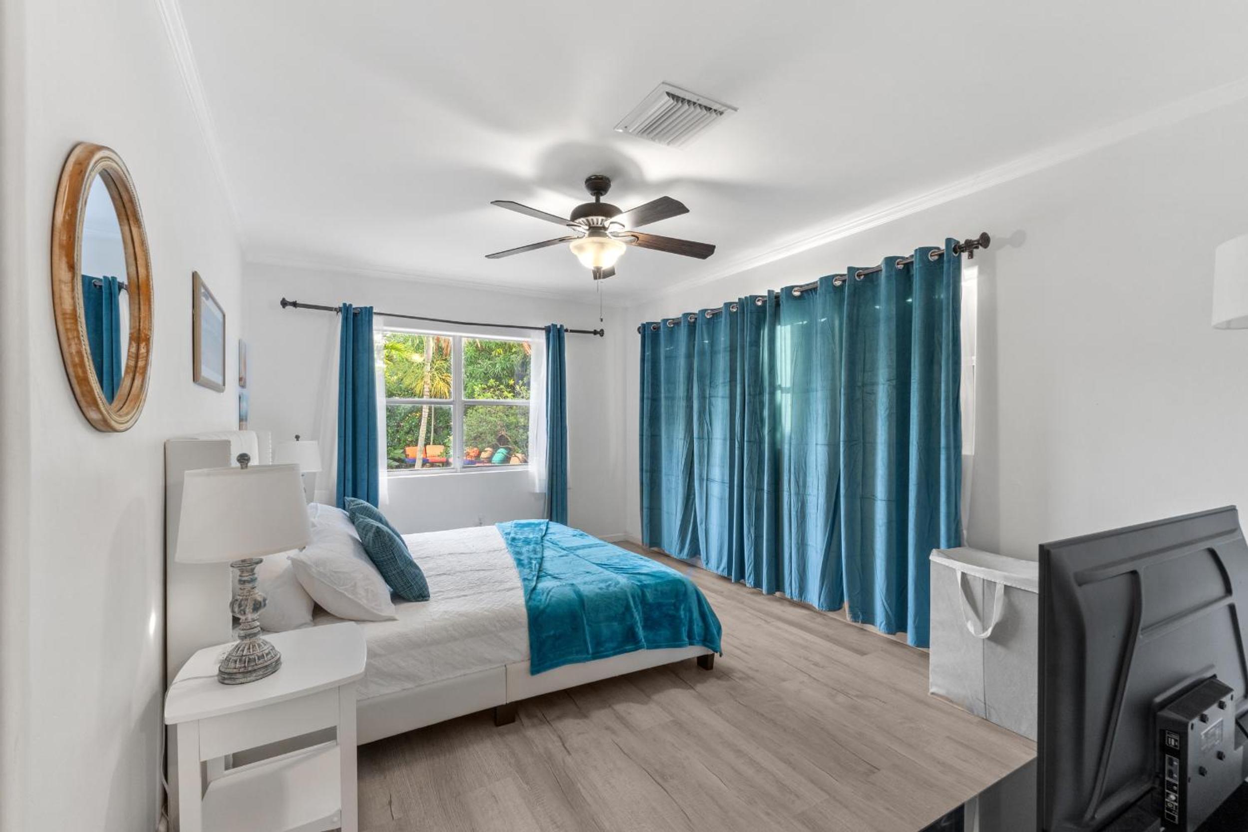 Spacious 4BR, 5 Min Chase Stadium, Pool & Jacuzzi view 5
