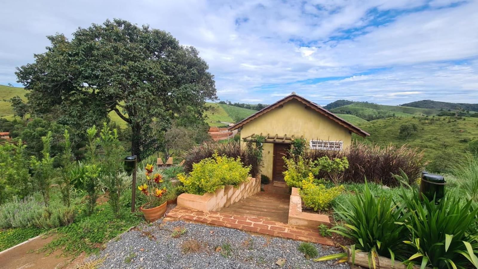 Chalé Vilarejo - Vila Monte Cunha view 5