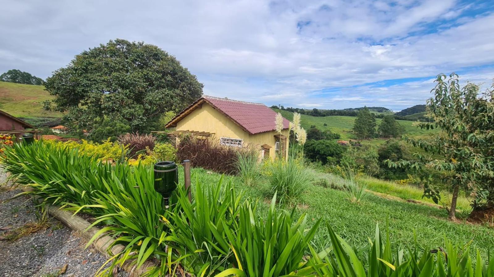 Chalé Vilarejo - Vila Monte Cunha view 3