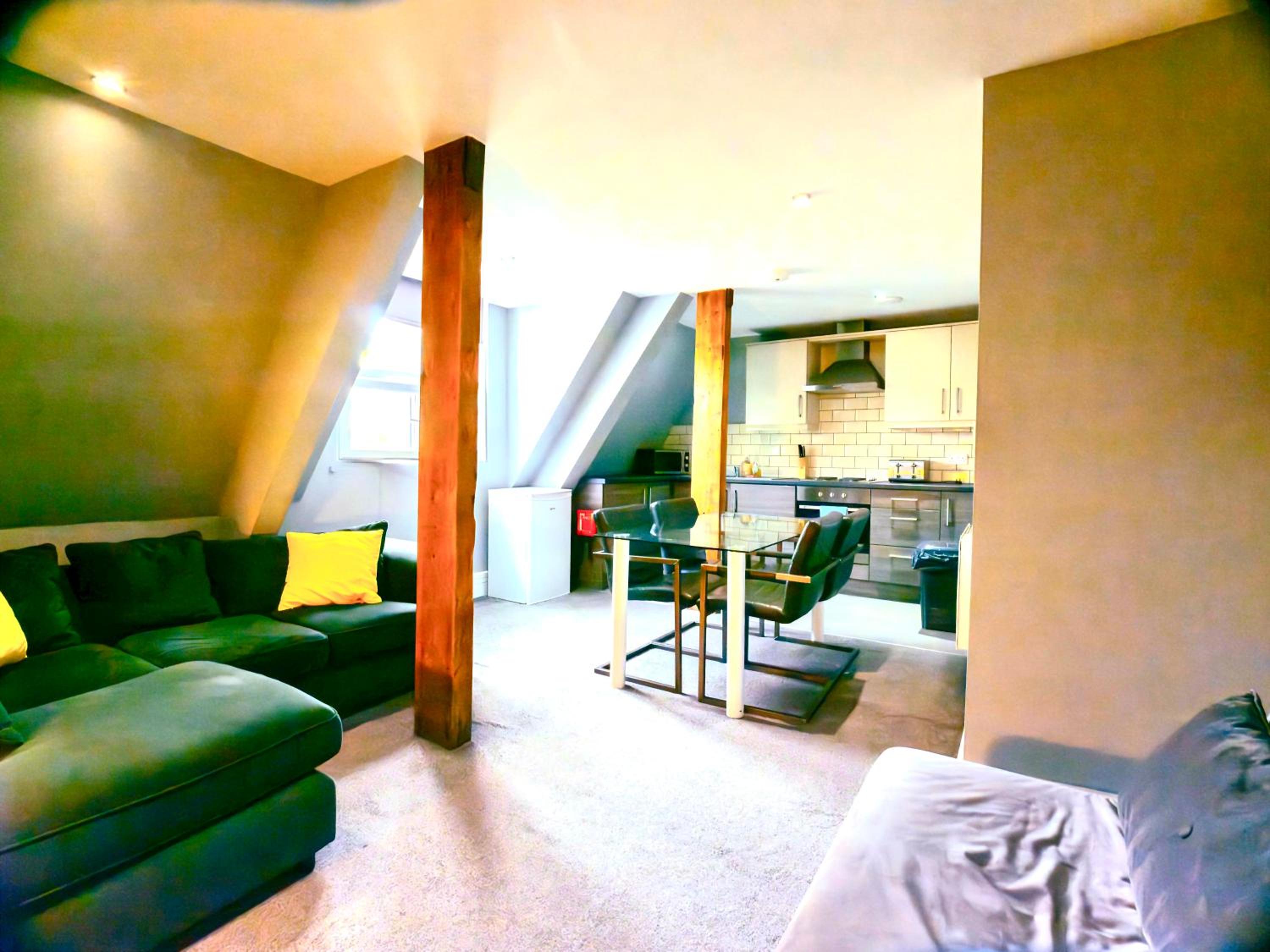 2 Bedroom Apartment in the Heart of Newcastle - Spacious - Sleeps 7 view 5