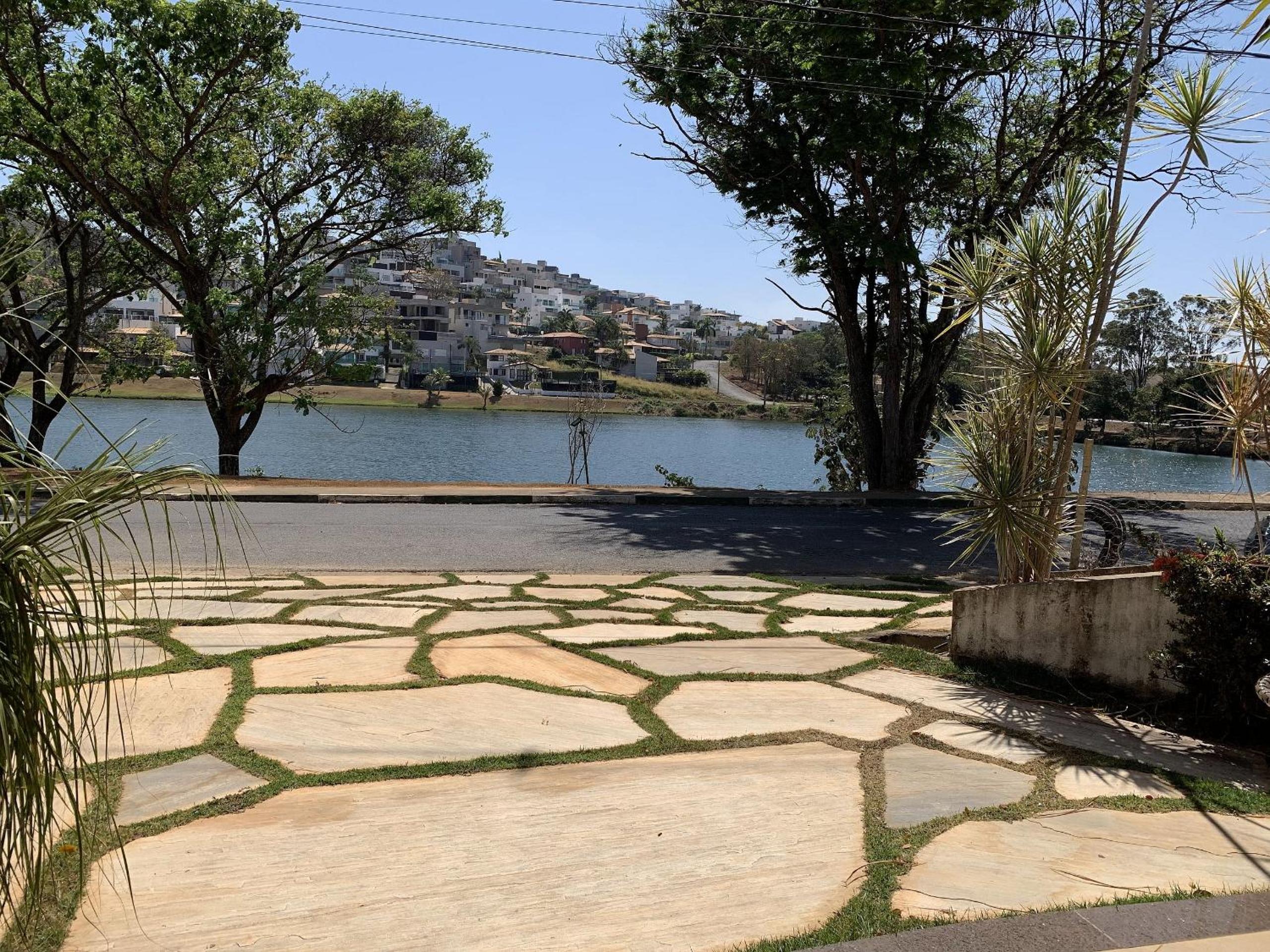 Suíte com Vista para o Lago em Capitólio em Escarpas do Lago