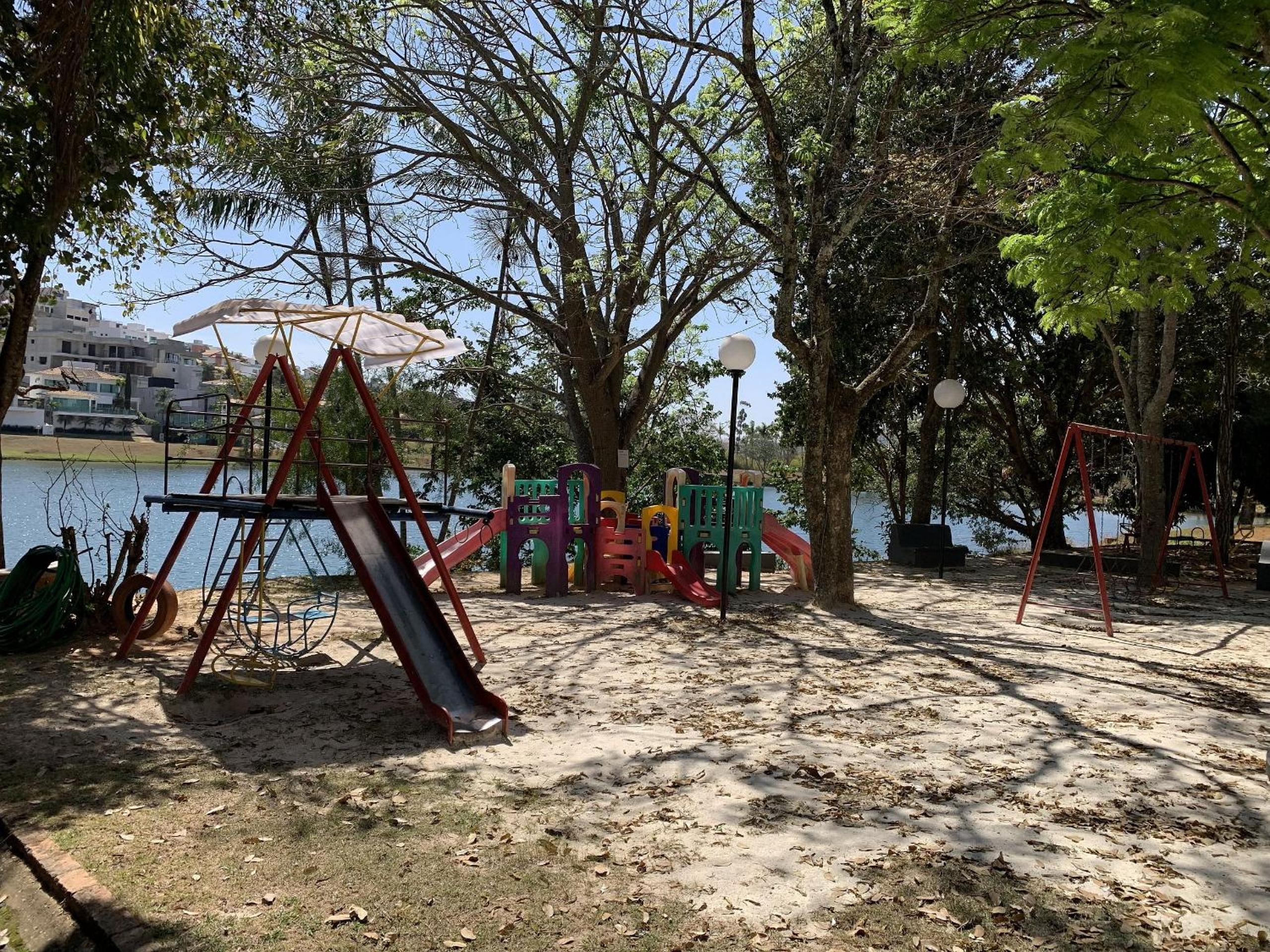 Suíte com Vista para o Lago em Capitólio em Escarpas do Lago