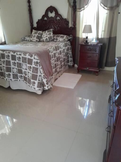Cozy Island Getaway in Saint Ann's view 4