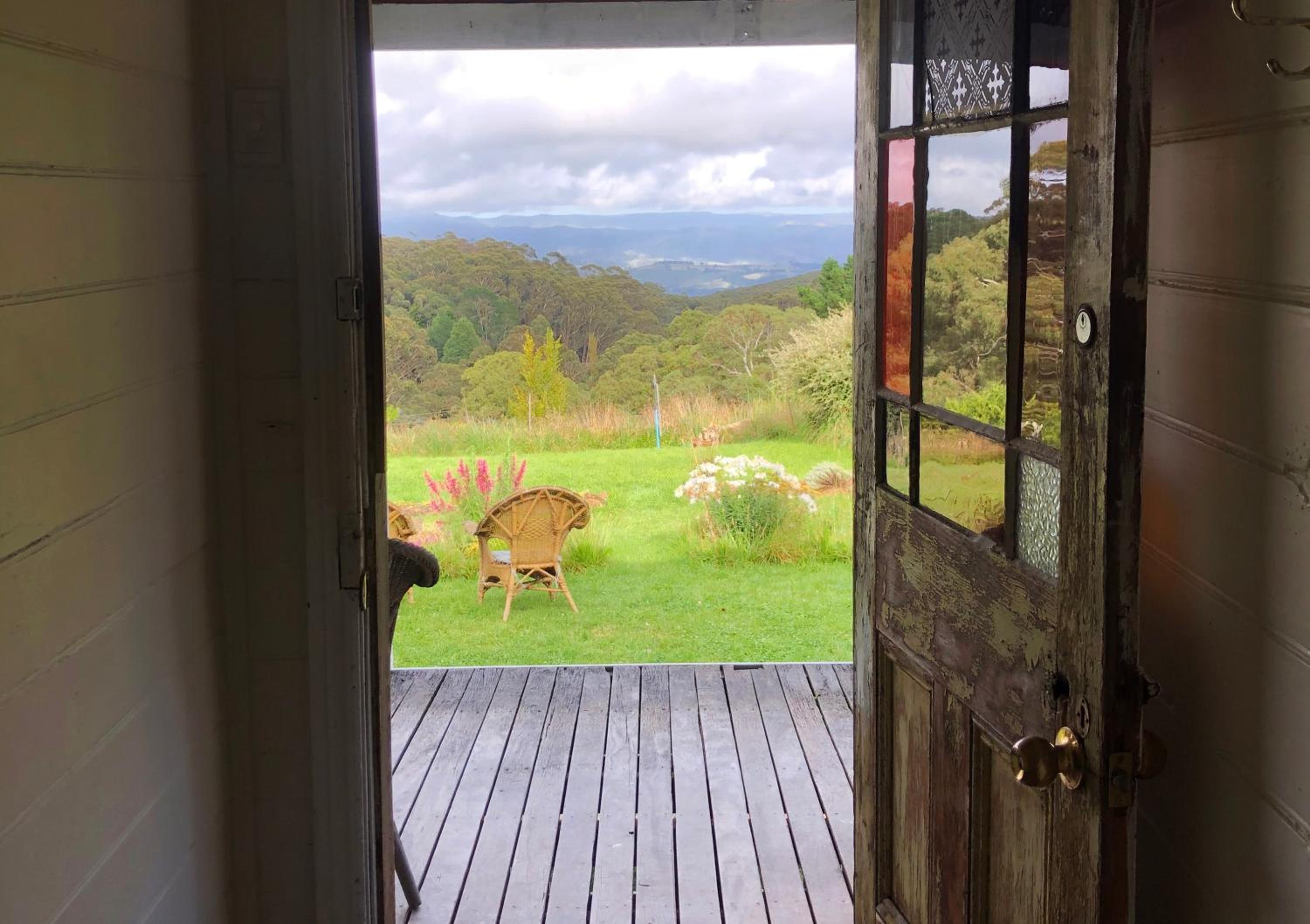 Original 1895 cottage with magnificent uninterrupted views of valley