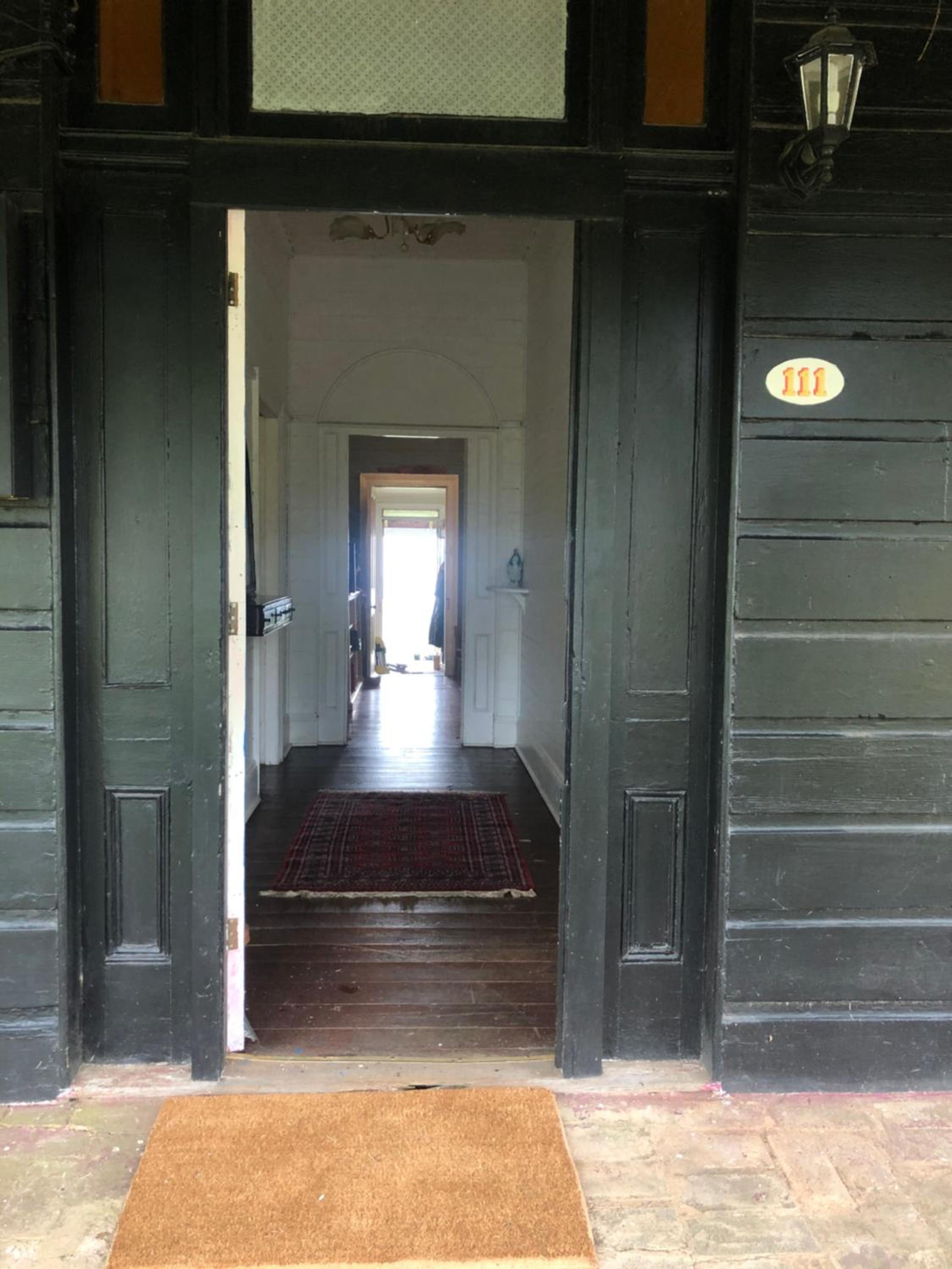 Original 1895 cottage with magnificent uninterrupted views of valley