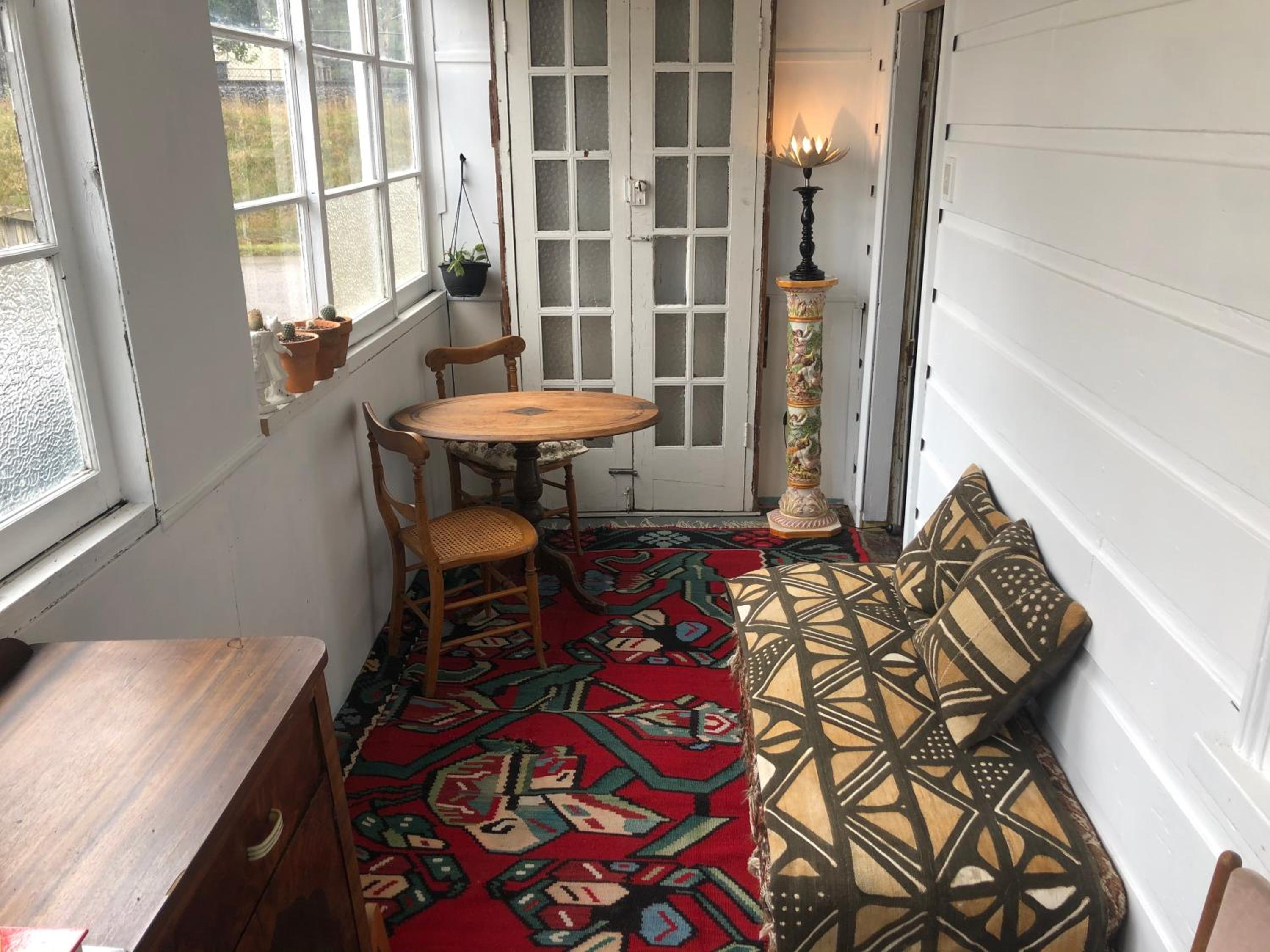 Original 1895 cottage with magnificent uninterrupted views of valley