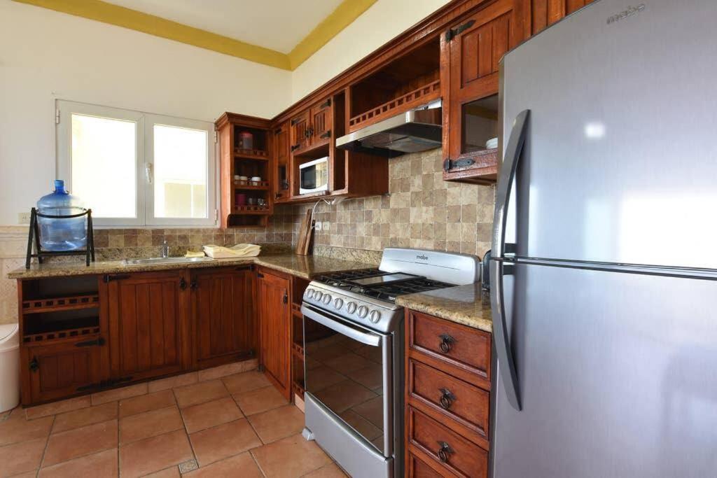 Bluefish Condo, Ocean Front, Sunrises, Pool, Hot Tub, Under New Management