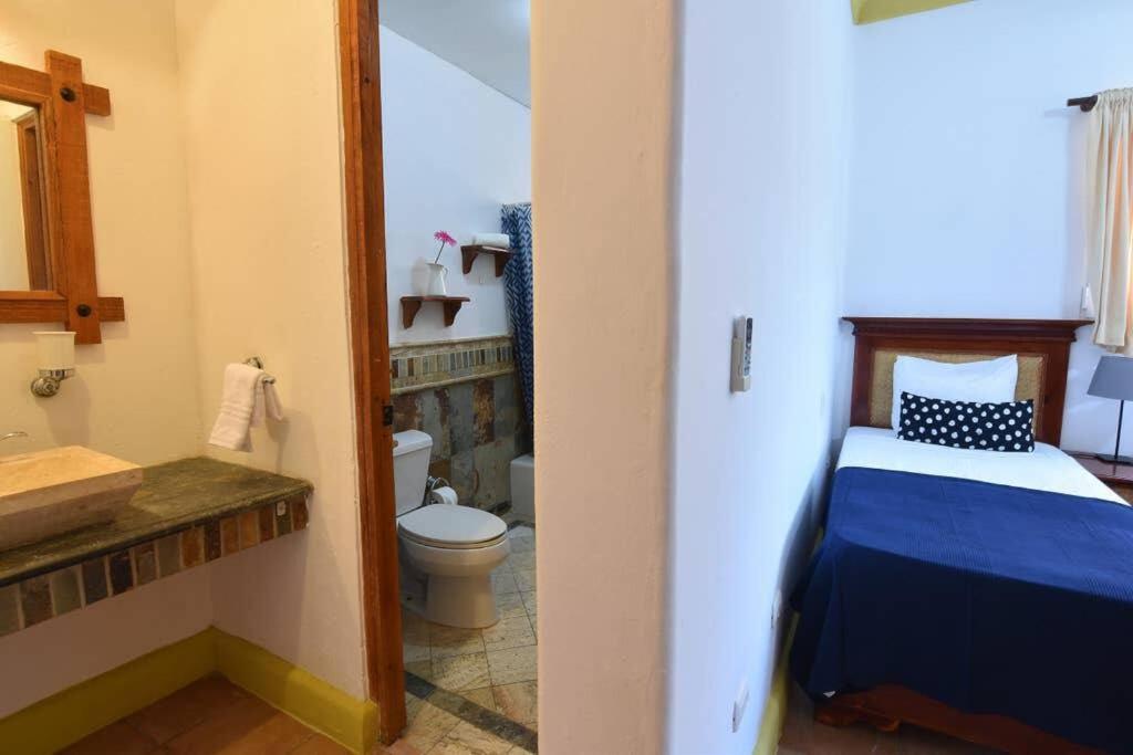 Bluefish Condo, Ocean Front, Sunrises, Pool, Hot Tub, Under New Management