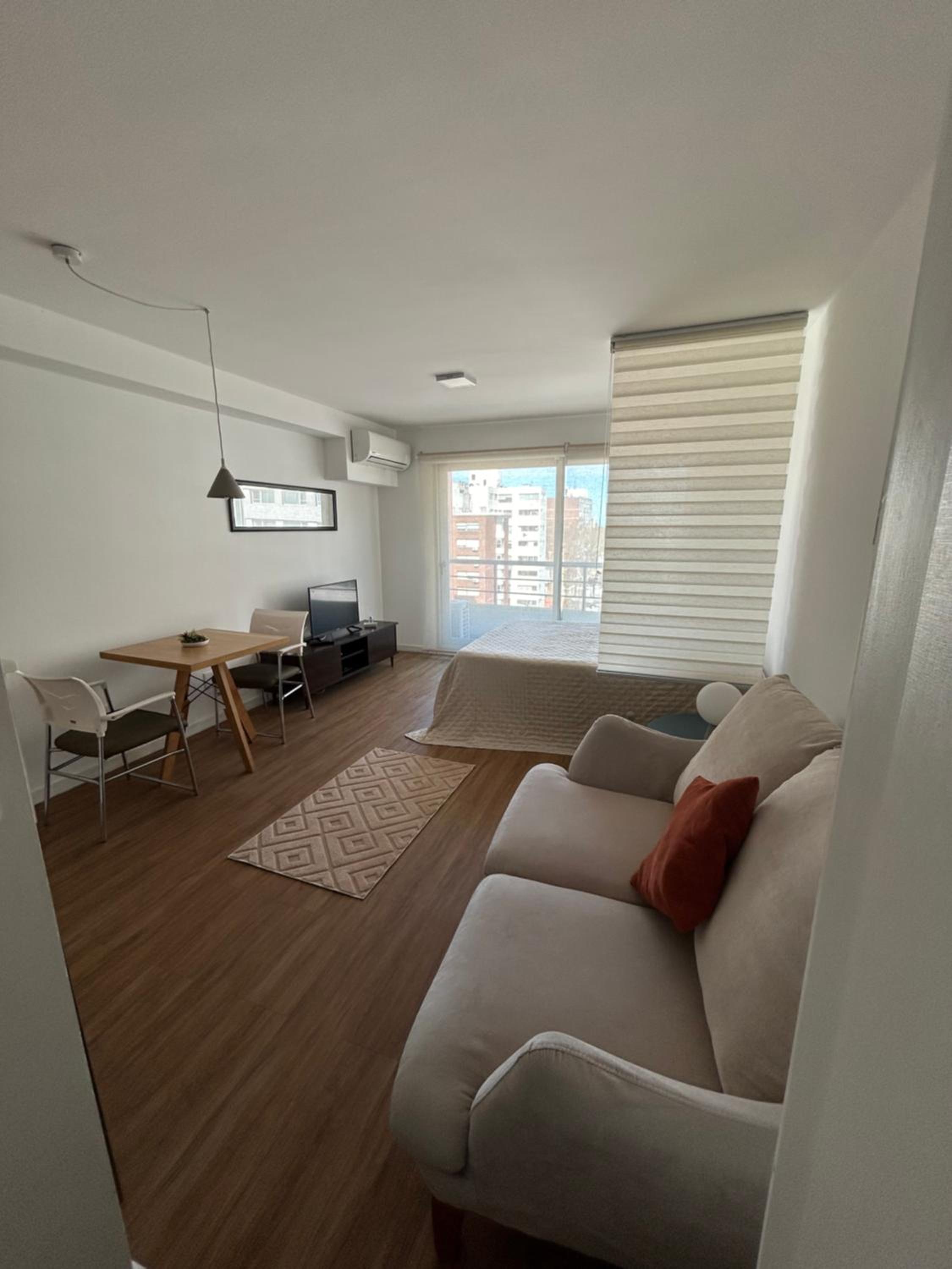 Hermoso monoambiente en Punta Carretas piso 8