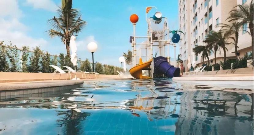 Flat em Resort Park Salinas vista a piscina