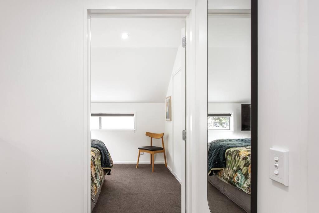 Central 2 Carparks 6 min Walk to Stadium view 5