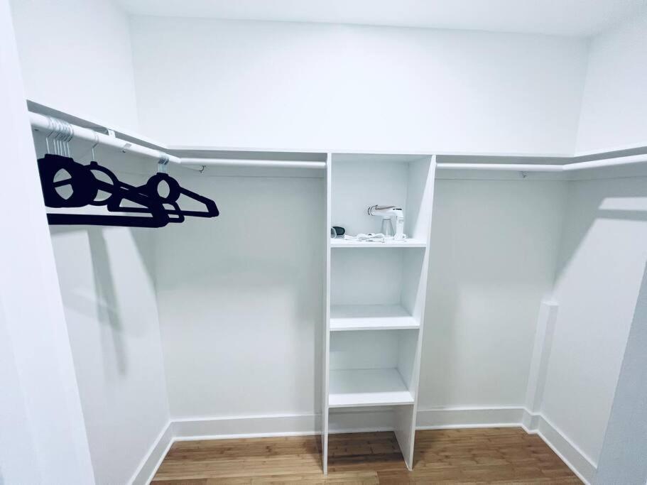 Contemporary Upscale 3BDR Home at Popular H Street Corridor Parking Included Free Cancellation photo 4