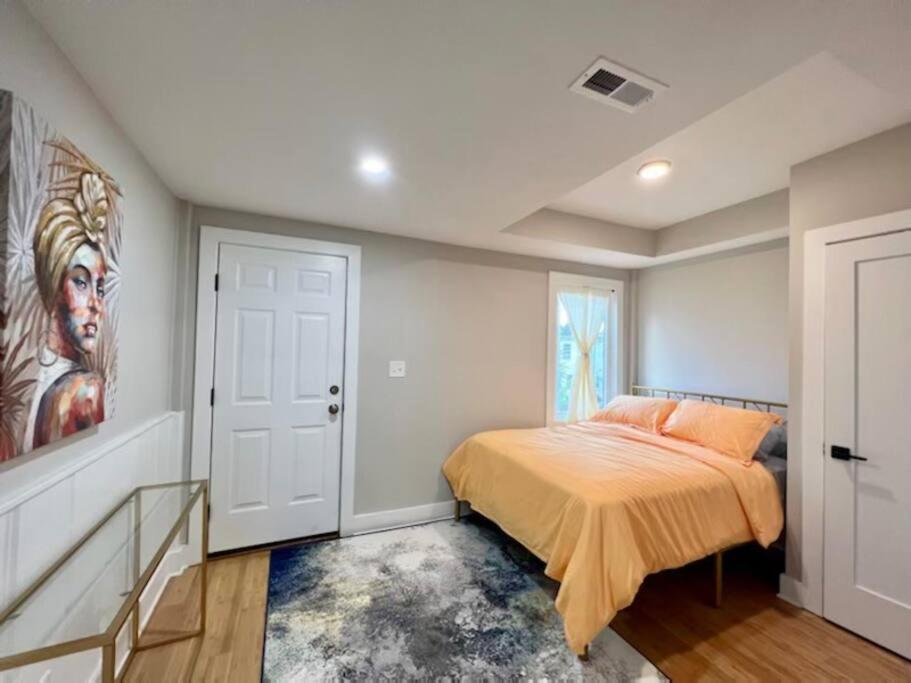 Contemporary Upscale 3BDR Home at Popular H Street Corridor Parking Included Free Cancellation photo 3