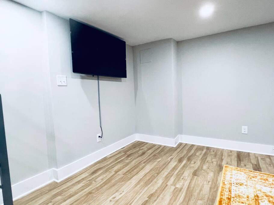 Contemporary Upscale 3BDR Home at Popular H Street Corridor Parking Included Free Cancellation photo 2