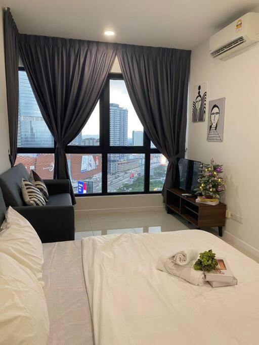 Convenient & Luxury Suite with Queen Bed S-23-11A view 3
