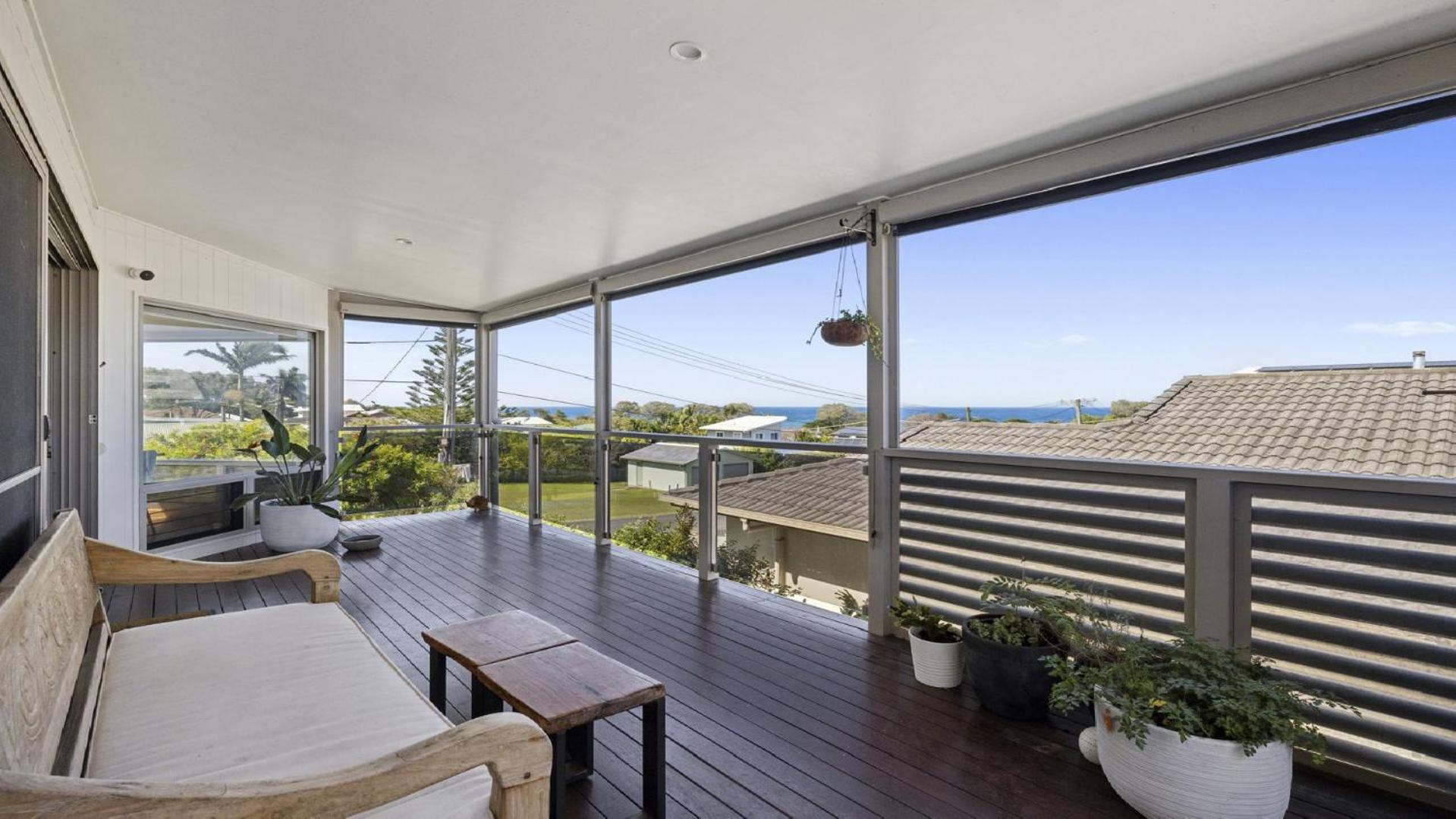 Pool, Whale - Observation - Deck, Sleeps 6, Pets