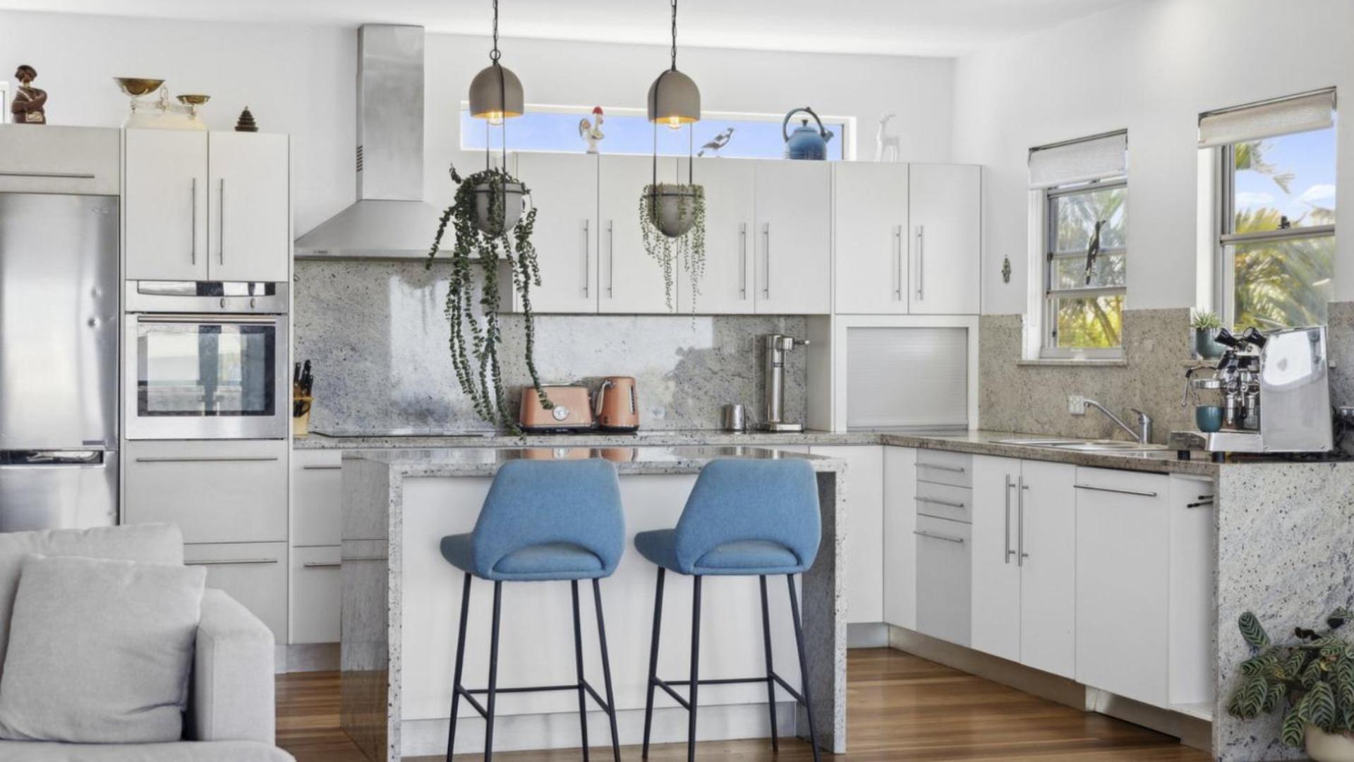 Pool, Whale - Observation - Deck, Sleeps 6, Pets