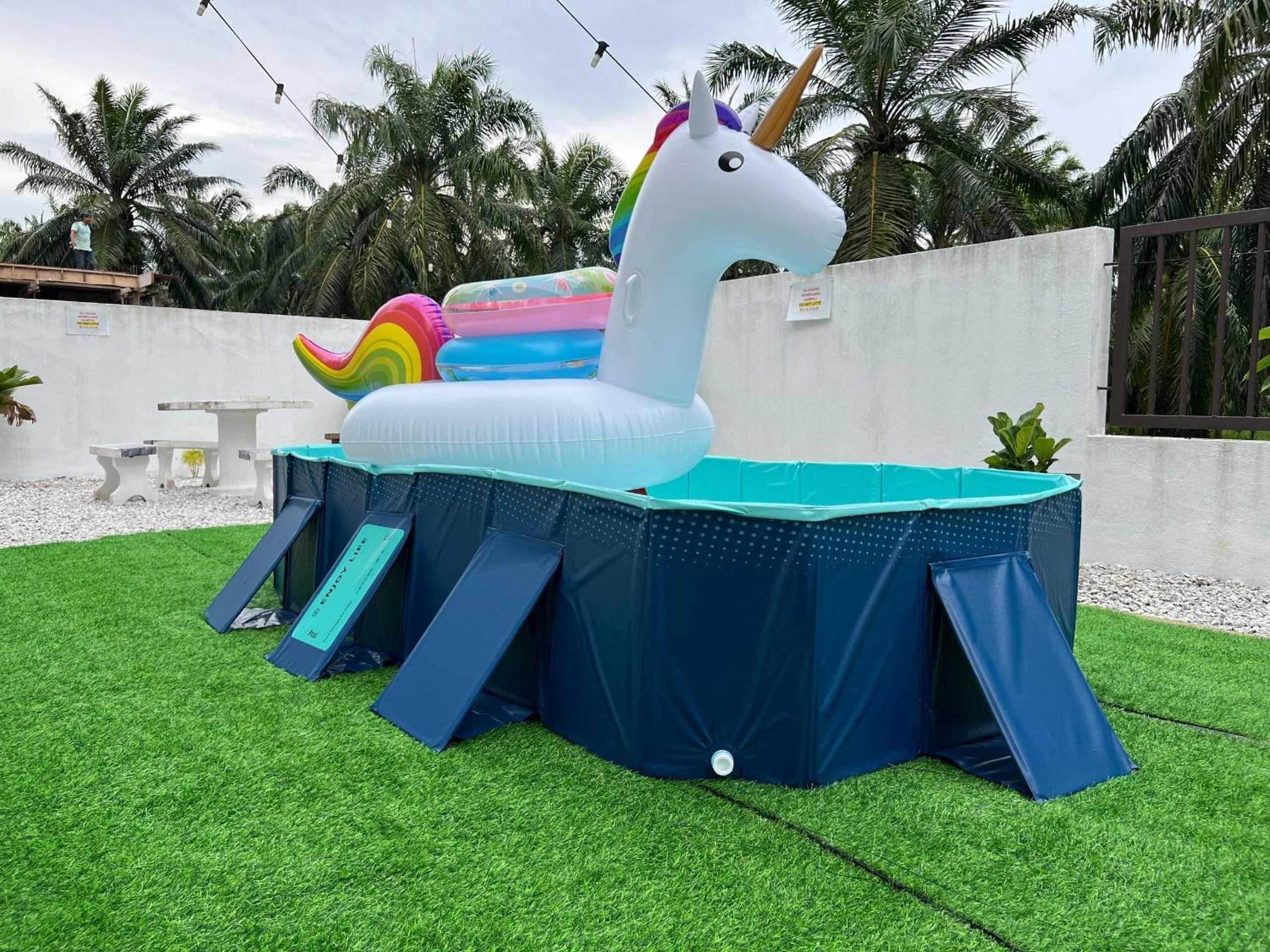 4BR Semi-D Kuala Selangor 20 Guests Big Yard photo 1