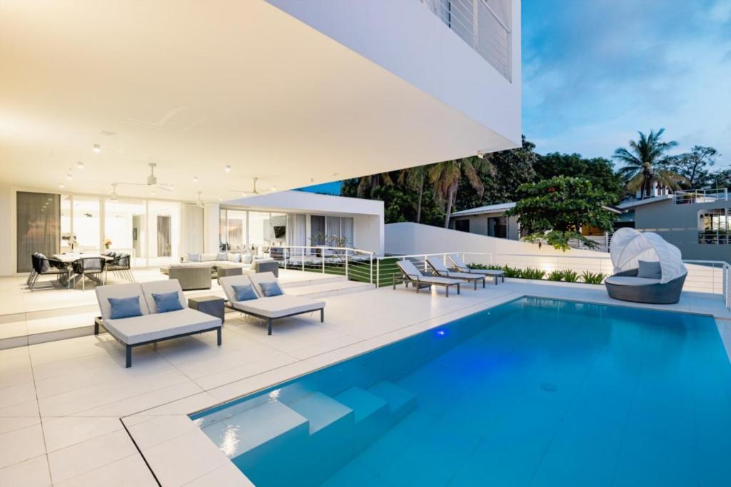 Beachfront Luxury Villa W Pool Sunset Casa De Lys